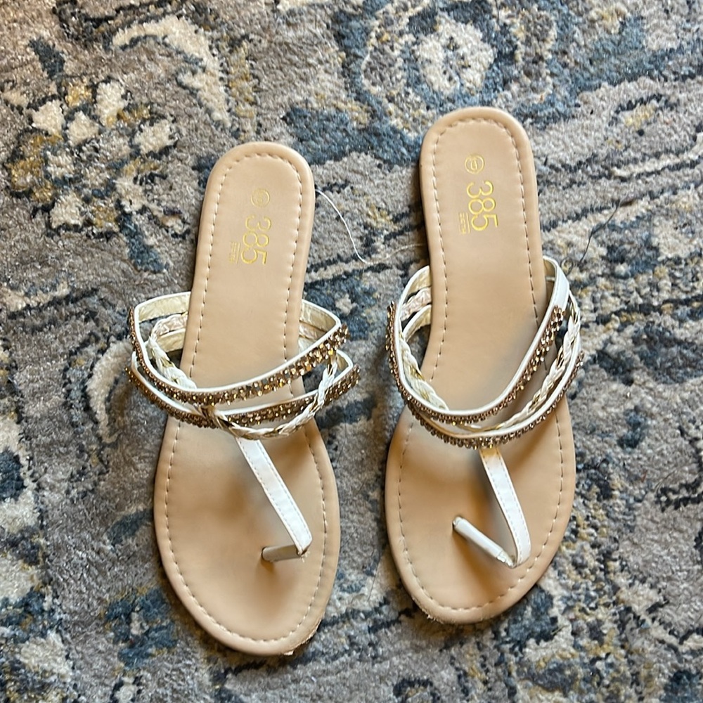 Slippers - Picture 2 of 8